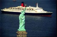 Photo - QE2 passing the Statue of Liberty